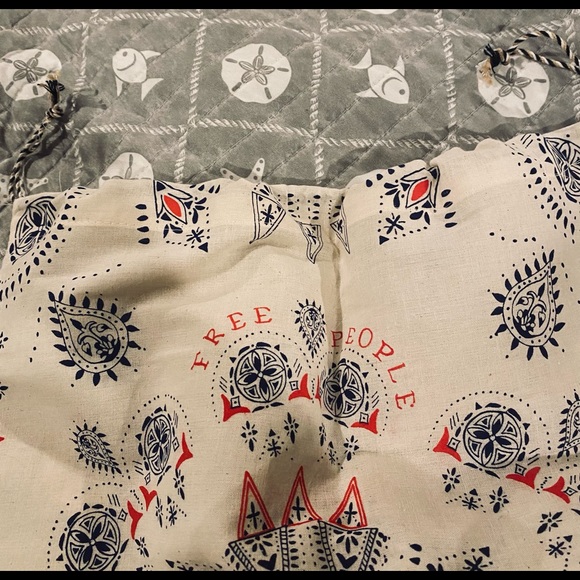 ❤️Free People Drawstring Cloth Bag ❤️ - Picture 4 of 4